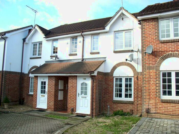 1 Bedroom Flat To Rent In Shaw Drive, Walton-On-Thames, KT12