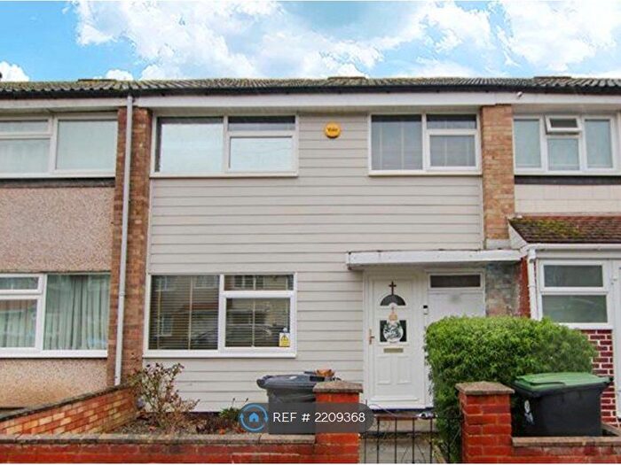 3 Bedroom Terraced House To Rent In Auckland Close, Enfield, EN1