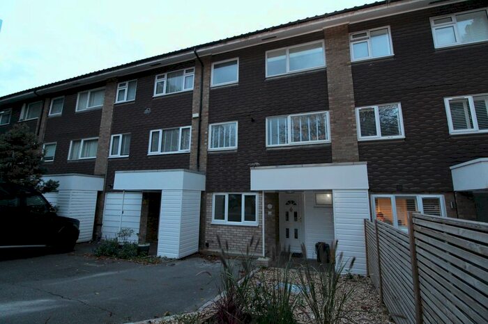 4 Bedroom Town House To Rent In Westgate Road, Beckenham, BR3