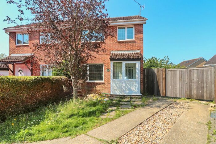 3 Bedroom Semi-Detached House To Rent In Lakemead, Singleton, Ashford, TN23