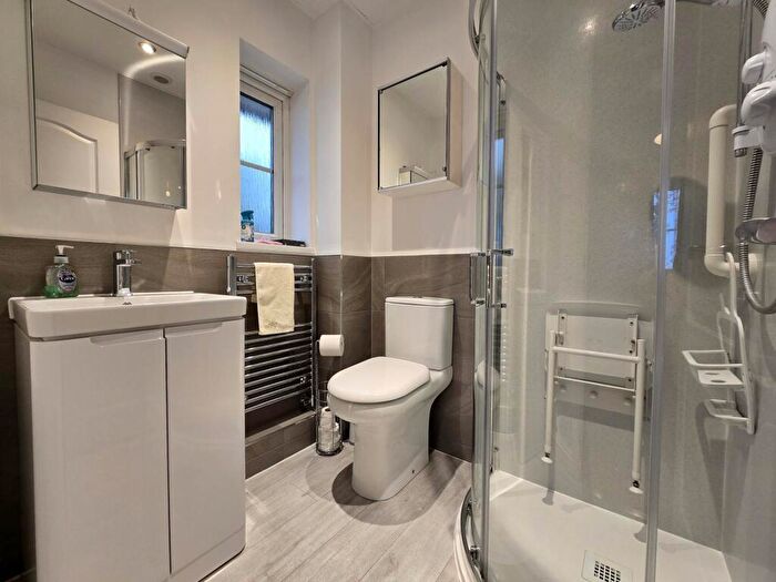 2 Bedroom Bungalow For Sale In East Ridge View, Bideford, EX39