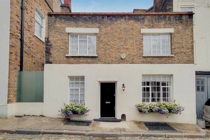 2 Bedroom Mews To Rent In Brunswick Mews, London, W1H