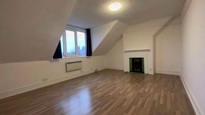 3 Bedroom Flat To Rent In Sunnyhill Road, London, SW16