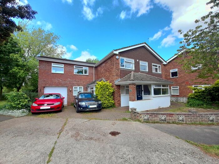 5 Bedroom House To Rent In Windmill Hill Drive, Bletchley, MK3