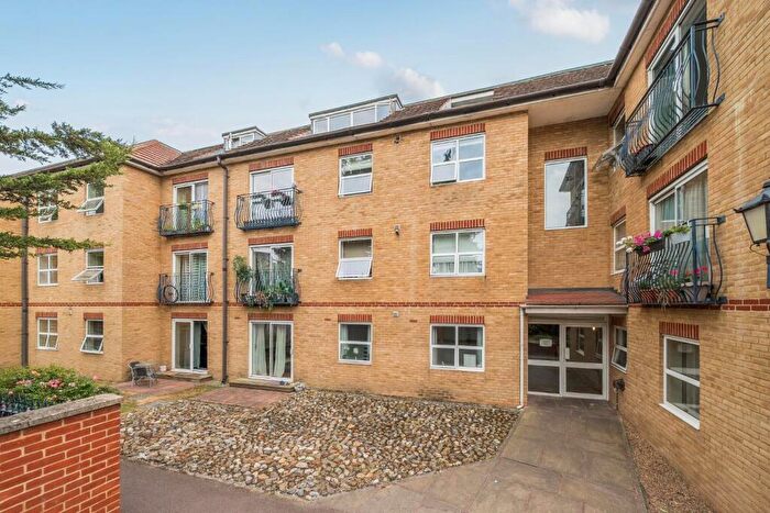 2 Bedroom Flat To Rent In Compass Lane, Bromley, BR1
