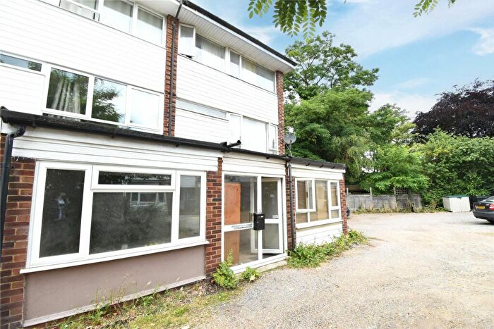 1 Bedroom Town House To Rent In Cross Street, Farnborough, Hampshire, GU14