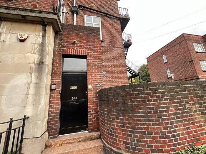 3 Bedroom Flat To Rent In Romford Road, London, E7