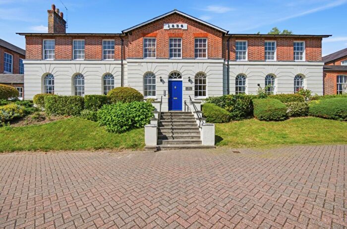 1 Bedroom Flat For Sale In The Cloisters, Junction Road, SP10