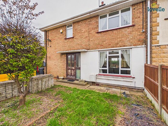 3 Bedroom End Of Terrace House For Sale In Fossdyke Gardens, Saxilby, LN1