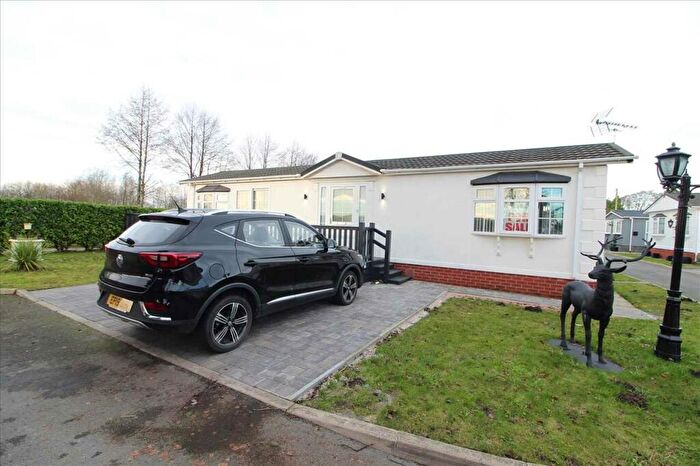 2 Bedroom Bungalow For Sale In Newbridge Farm, Simonswood, L33