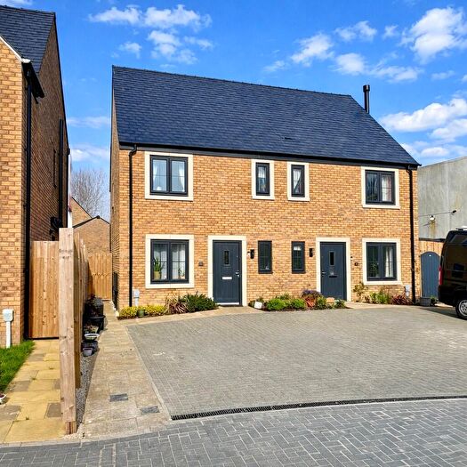 3 Bedroom Semi-Detached House For Sale In Weavers Road, Matlock, Derbyshire, DE4