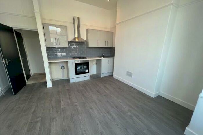 1 Bedroom Flat To Rent In Newport Road Cardiff, CF24