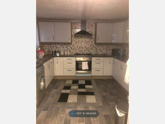 4 Bedroom Semi-Detached House To Rent In Heybarnes Road, Birmingham, B10