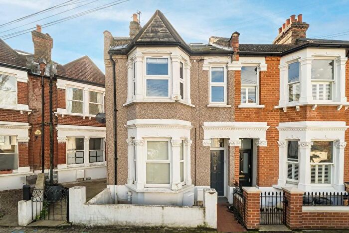 2 Bedroom Flat To Rent In Atheldene Road, Earlsfield, SW18