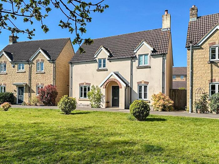 3 Bedroom Detached House For Sale In Avenue De Gien, Malmesbury, SN16