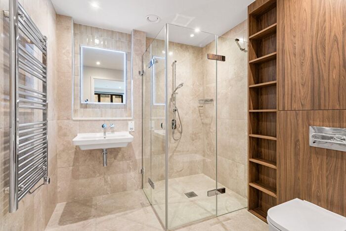 3 Bedroom Flat To Rent In Greenford, UB6