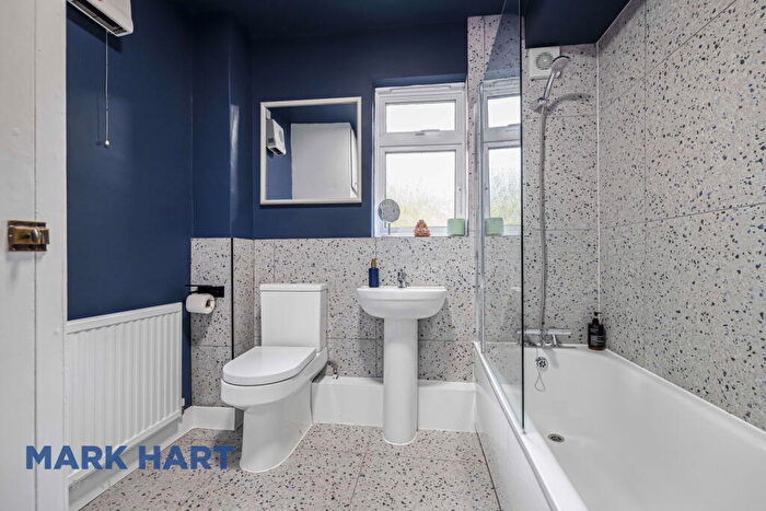 1 Bedroom Flat To Rent In Beauval Road, London, SE22