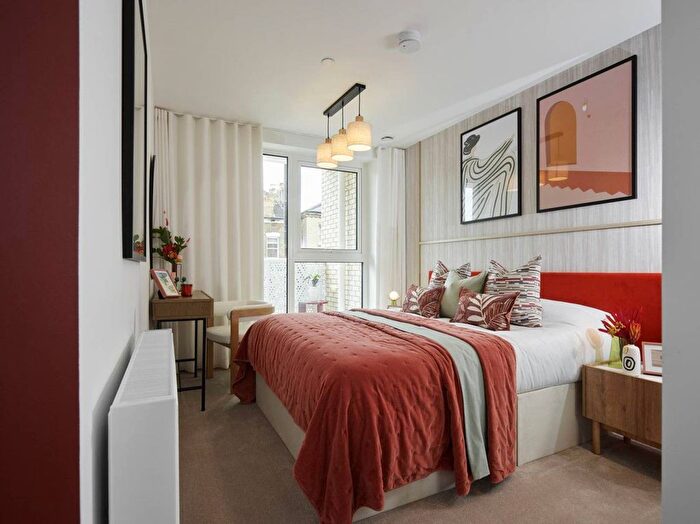 3 Bedroom Flat For Sale In Caxton Square, Wood Green, N22