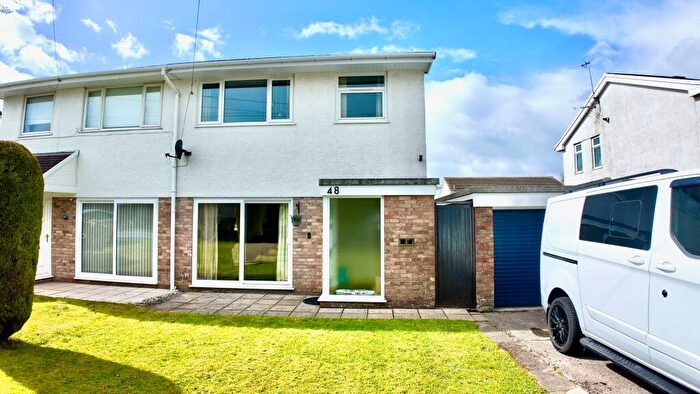 3 Bedroom Semi-Detached House For Sale In Crown Lane, Pontllanfraith, NP12