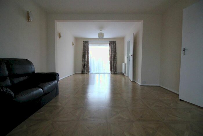 4 Bedroom Semi-Detached House To Rent In Armytage Road, Heston, Hounslow, TW5