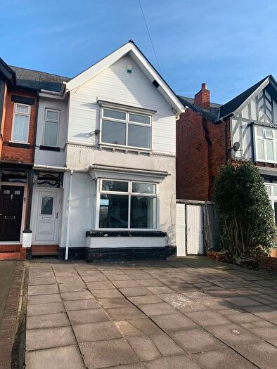 4 Bedroom Semi-Detached House To Rent In Warwick Rd, Acocks Green, Birmingham, B27