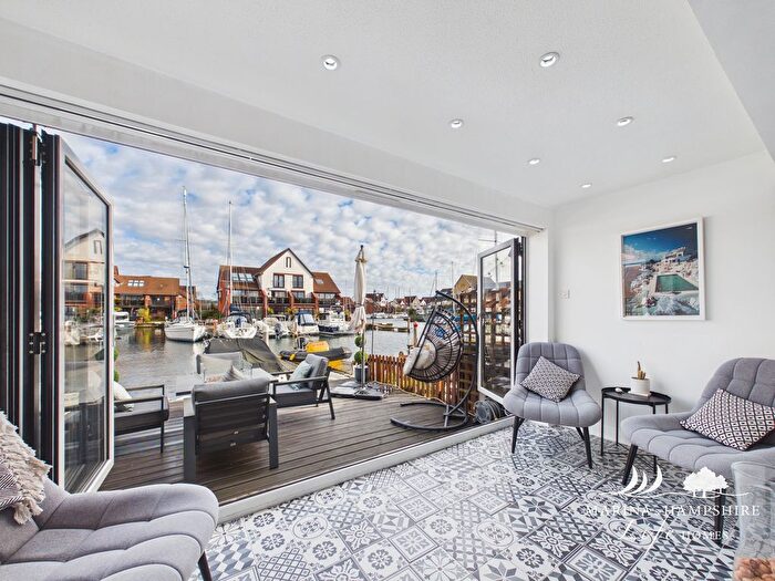 3 Bedroom Town House For Sale In Newlyn Way, Portsmouth, PO6