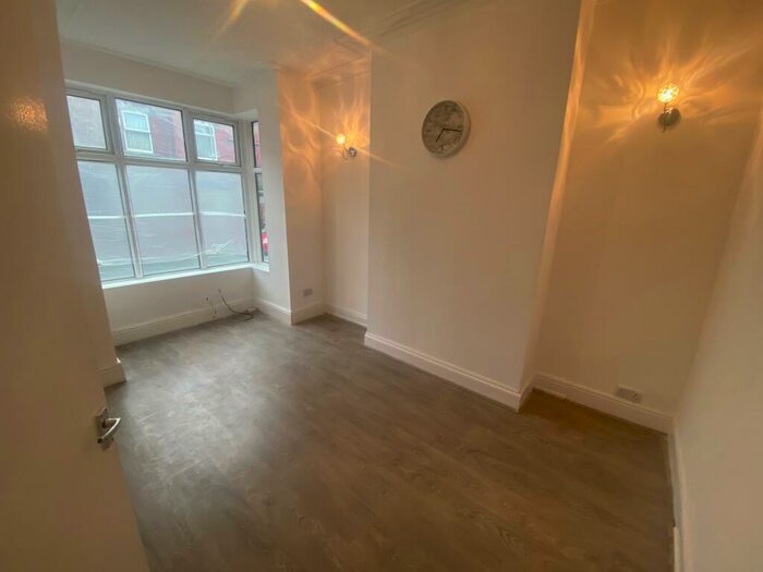 4 Bedroom House To Rent In Ruthven View, LS8
