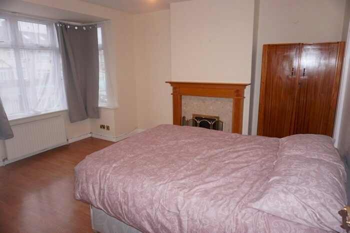 5 Bedroom Semi-Detached House To Rent In Ruskin Gardens, Queensbury, Harrow, HA3