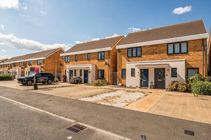 2 Bedroom Semi Detached House For Sale In Sanderling Close, East Tilbury, RM18