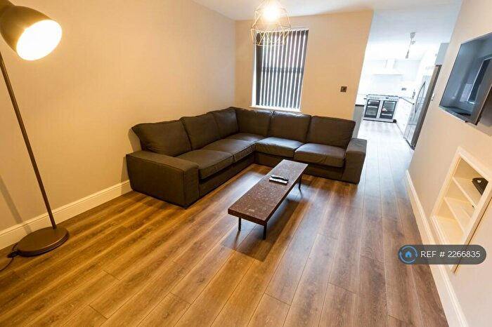 4 Bedroom Semi-Detached House To Rent In Hannan Road, Liverpool, L6