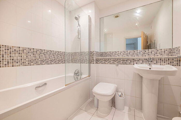 2 Bedroom Flat To Rent In Albemarle Road, Beckenham, BR3
