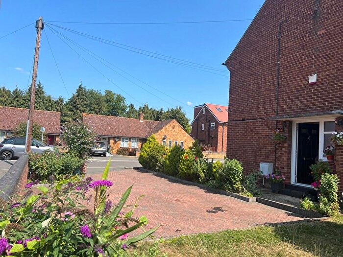 2 Bedroom Maisonette For Sale In Lavender Road, Uxbridge, UB8