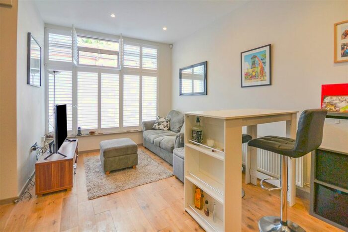 1 Bedroom Flat To Rent In Kingston Road, London, SW20