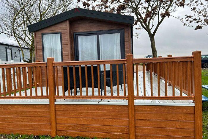 2 Bedroom Mobile/park Home For Sale In Back Road, Newton On Derwent, York, YO41