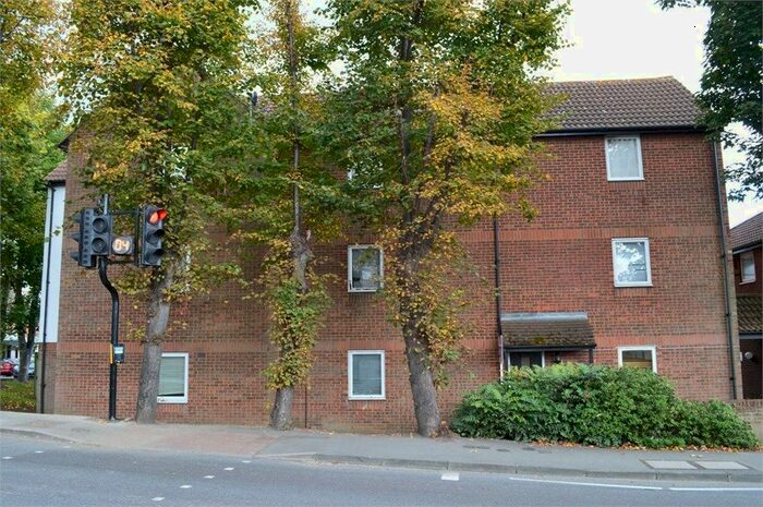 Studio To Rent In Matthews Close, Romford, RM3
