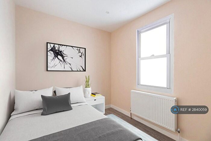 Studio To Rent In Billington Road, London, SE14