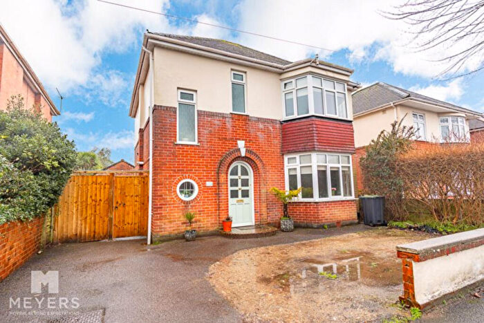 3 Bedroom Detached House For Sale In Haverstock Road, Bournemouth, BH9