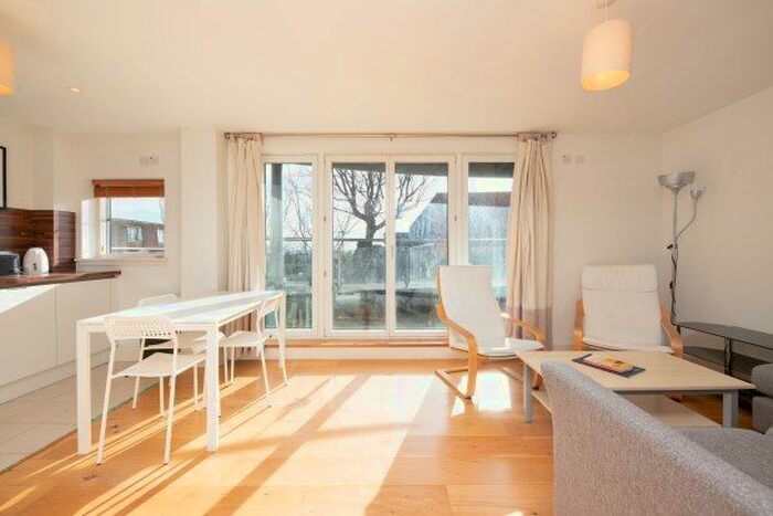 Studio To Rent In The Downs, London, SW20