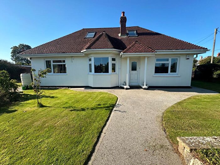 4 Bedroom Chalet For Sale In Lepe Road, Langley, SO45