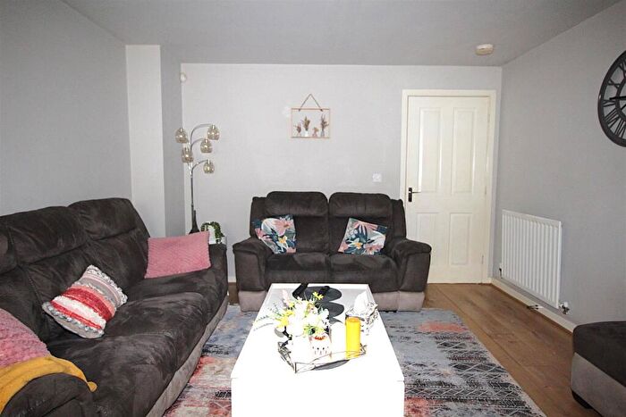 3 Bedroom Semi-Detached House For Sale In Brandforth Road, Manchester, M8