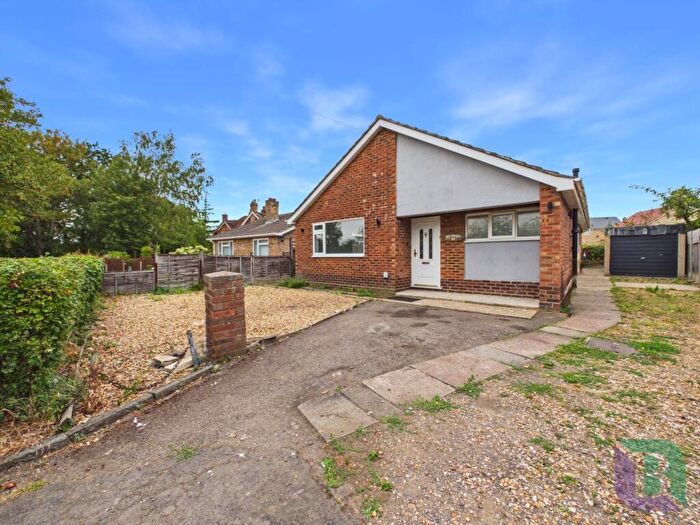 3 Bedroom Bungalow For Sale In Duck Lane, Biddenham, MK40