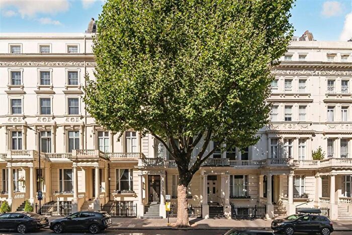 Studio To Rent In Inverness Terrace, Bayswater, W2