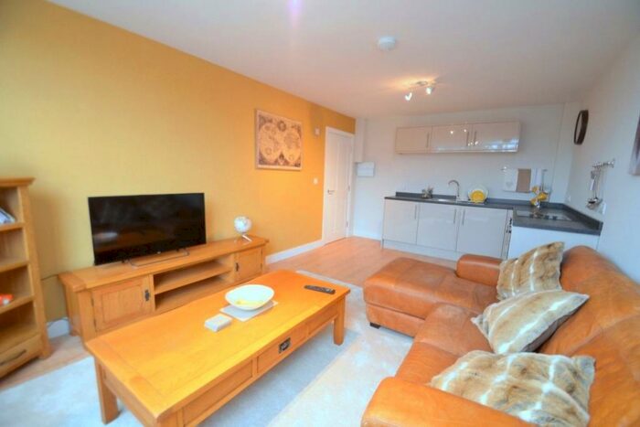 1 Bedroom Flat To Rent In Station Road, Kettering, NN15