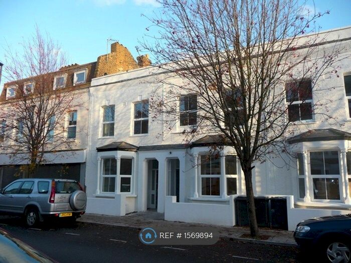 2 Bedroom Flat To Rent In Herne Hill, London, SE24