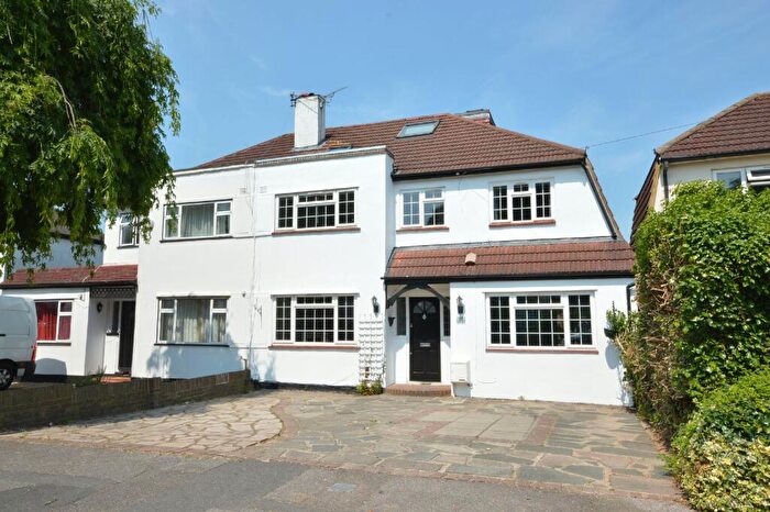 5 Bedroom Semi-Detached House To Rent In Grafton Road, Worcester Park, Surrey., KT4