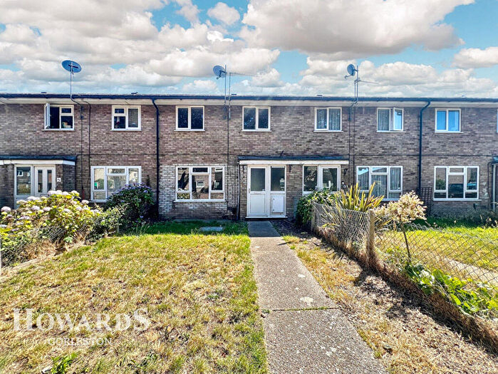 3 Bedroom Terraced House For Sale In Nuffield Close, Gorleston, NR31