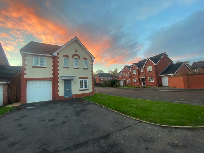 4 Bedroom House To Rent In Aspen Close, Walmley, B76