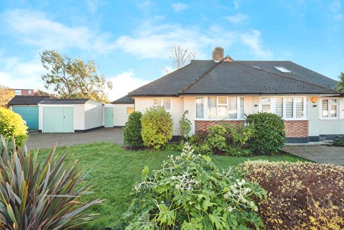 2 Bedroom Bungalow For Sale In Burford Road, Worcester Park, KT4