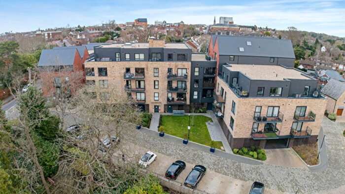 1 Bedroom Flat For Sale In Halcyon Place, Brentwood, Essex, CM14