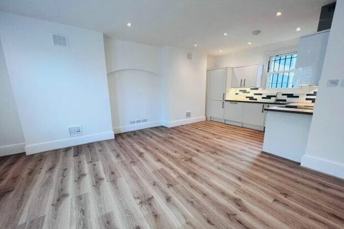2 Bedroom Flat To Rent In Powis Street, London, SE18